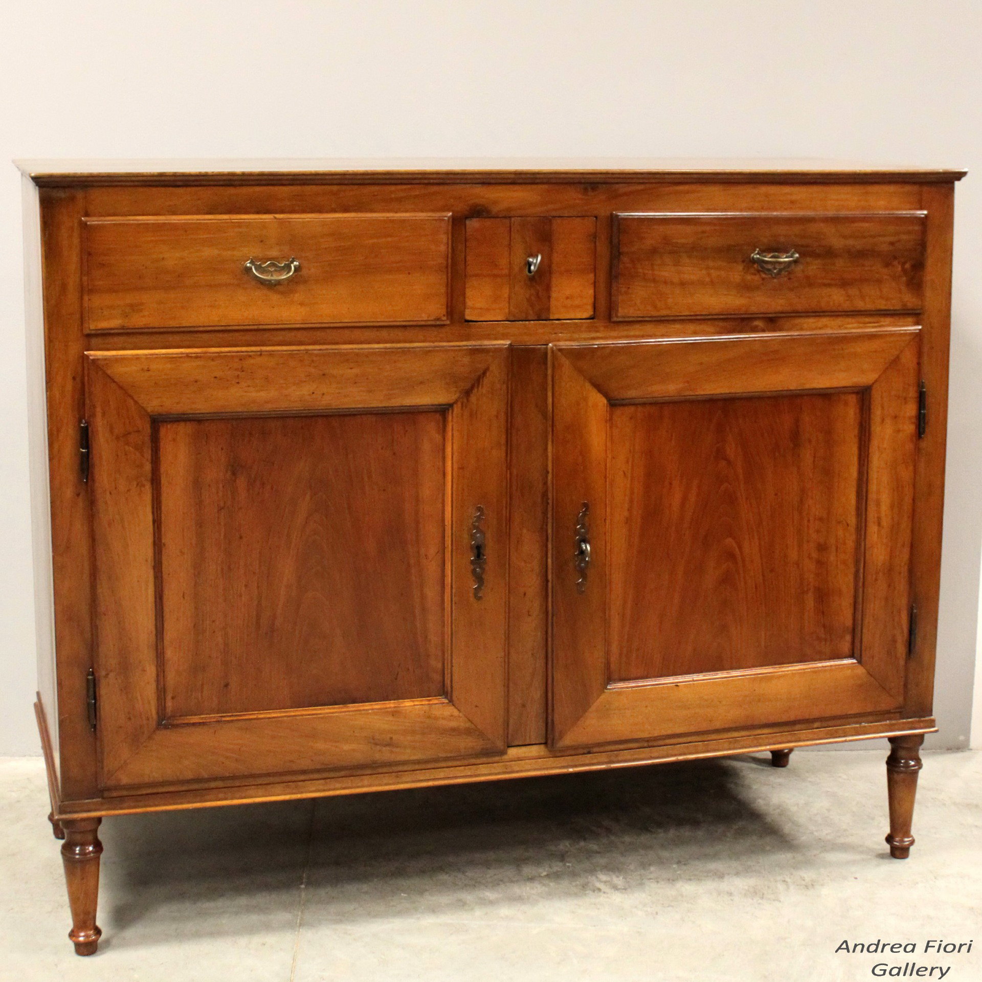 Antica credenza Direttorio in noce - Italia epoca 700